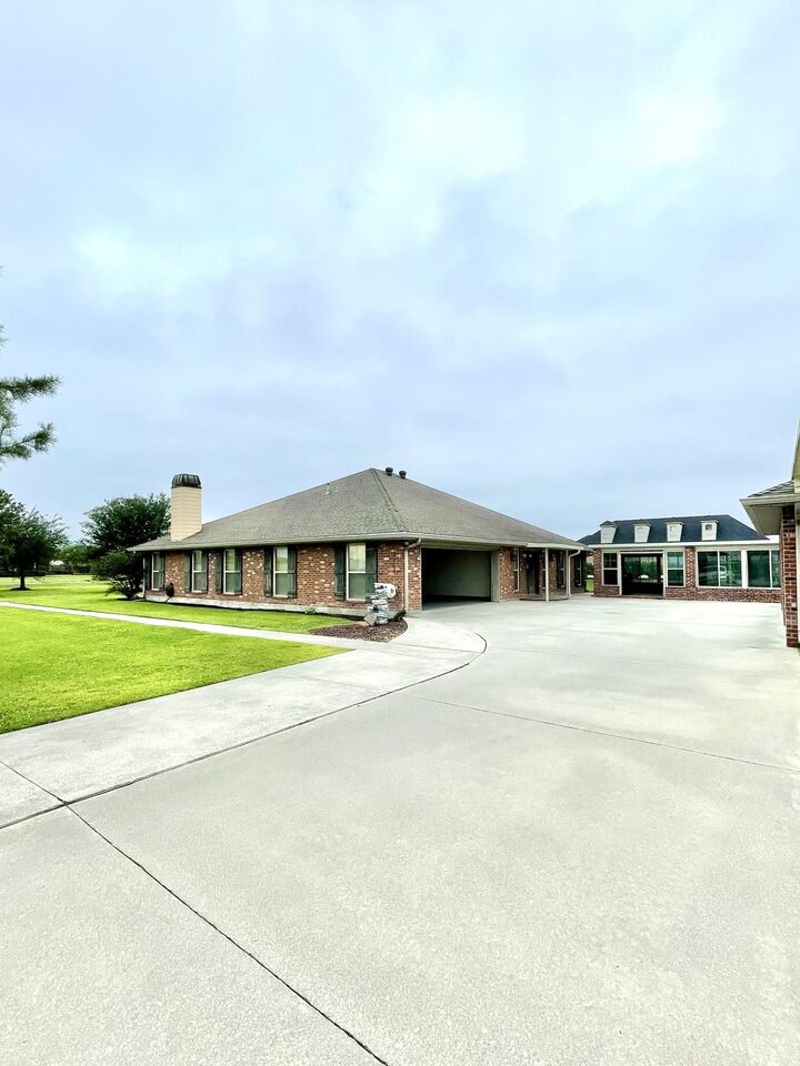 Property Photo: 281 Norwood Dr LA 70395