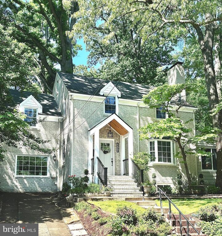 Property Photo:  2700 S Grant Street  VA 22202 