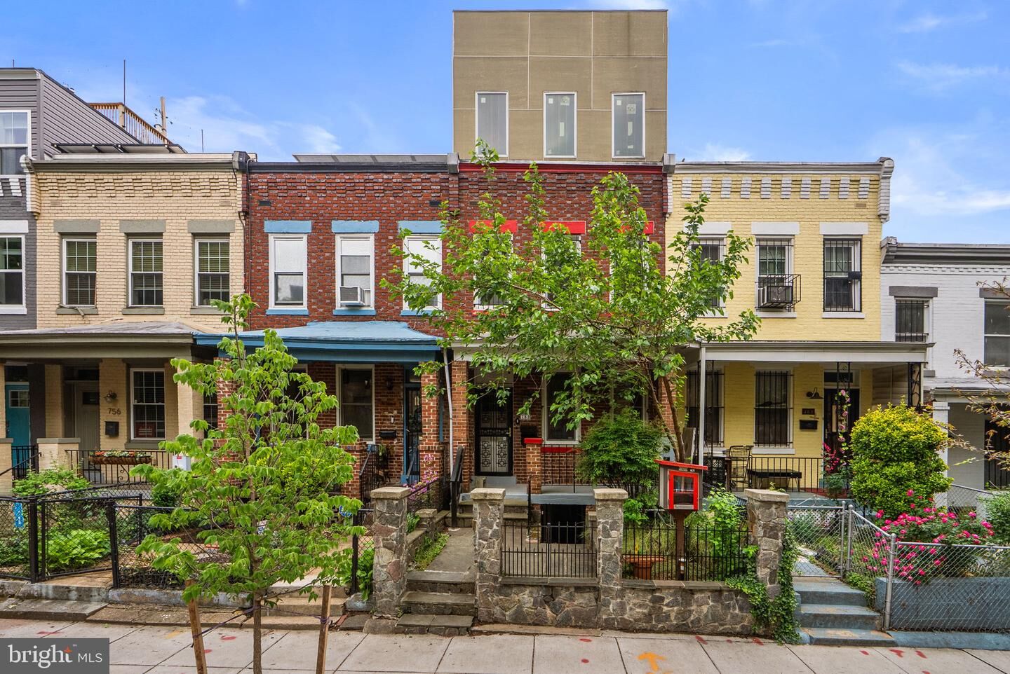 Property Photo:  760 Lamont Street NW  DC 20010 