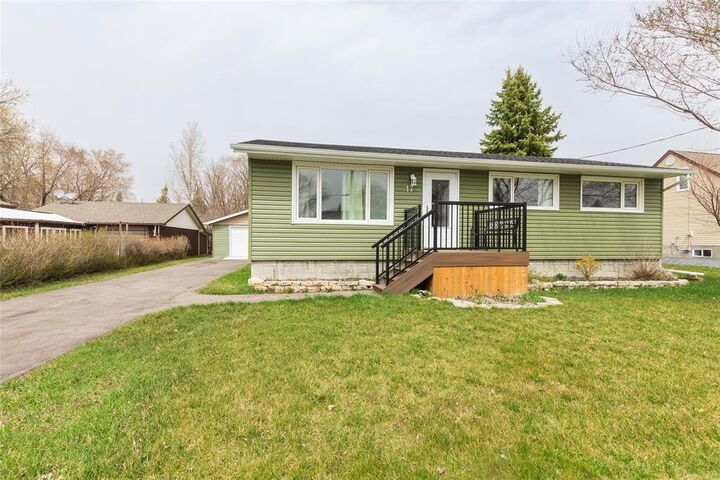 Property Photo: 17 Poplar Avenue MB R0E 0R0