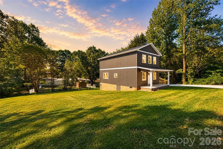 Property Photo:  1135 Apple Lane  NC 28630 