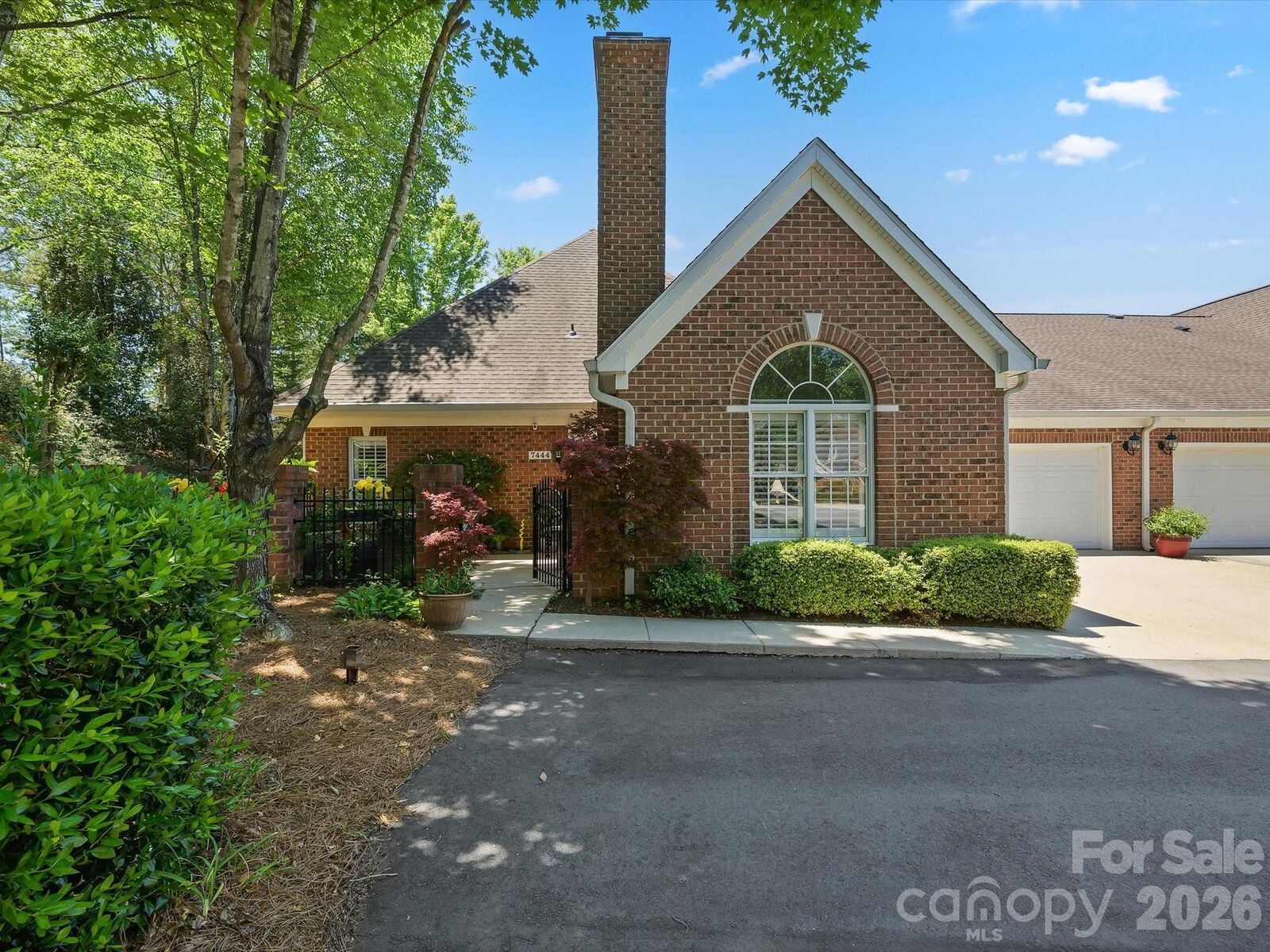 Property Photo:  7444 Hurstbourne Green Drive  NC 28277 