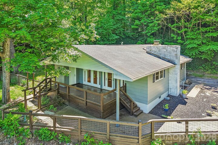 Property Photo: 224 Highlands Loop NC 28751