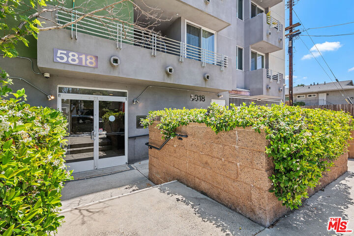 Property Photo:  5818 Whitsett Ave  CA 91607 