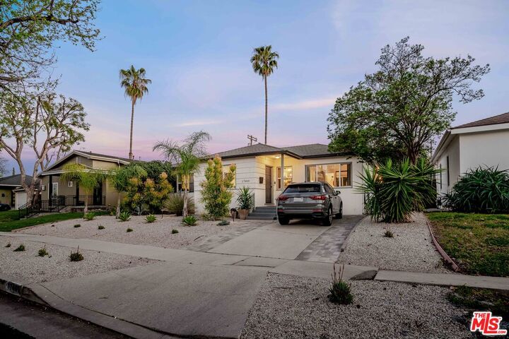 Property Photo: 17400 Martha St CA 91316