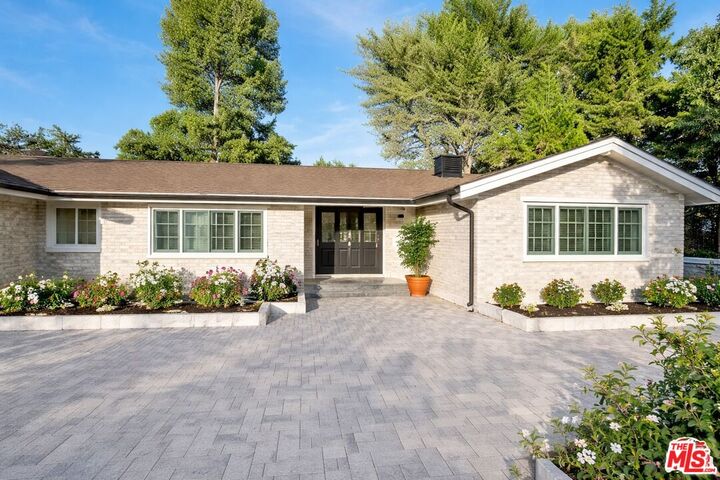 Property Photo:  4732 Del Moreno Dr  CA 91364 