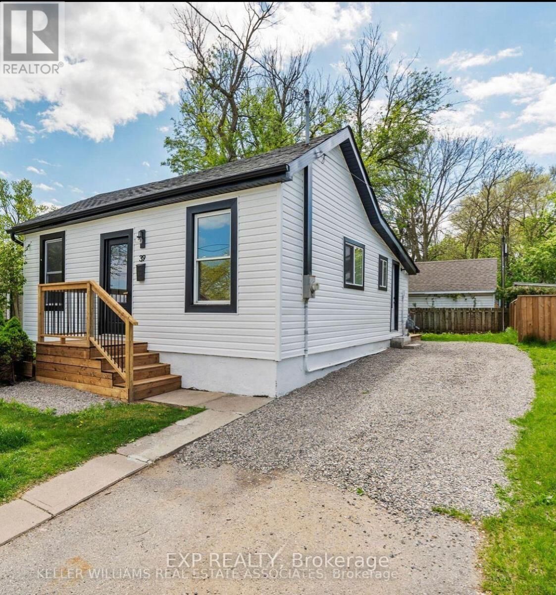 Property Photo:  39 William Street  ON N6B 3A8 