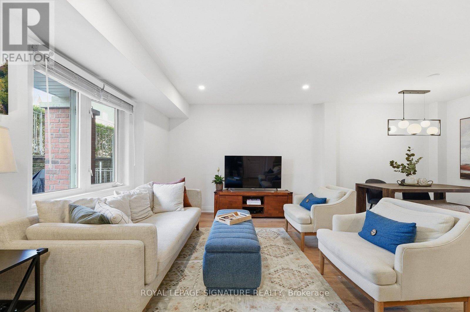Property Photo: 39 Sudbury Street 3901 ON M6J 3W6