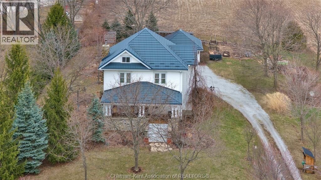Property Photo:  243 Chatham Street South  ON N0P 1A0 
