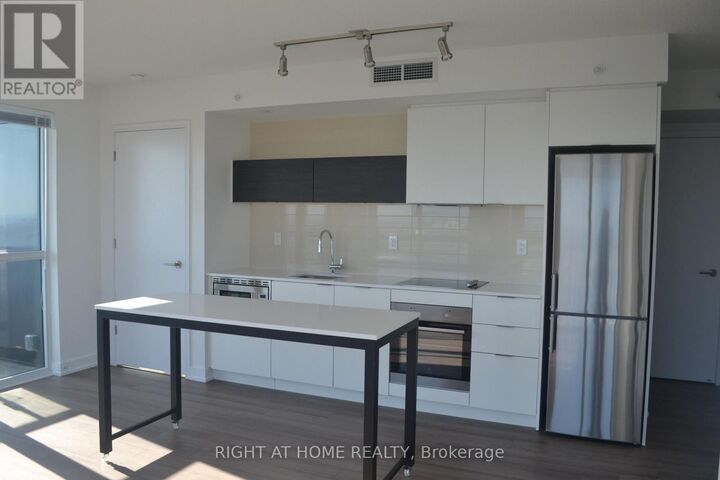 Property Photo:  20 Thomas Riley Road 2109  ON M9B 0C3 