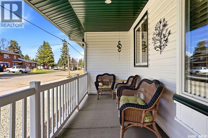 Property Photo:  702 Eden Street  SK S0G 2K0 