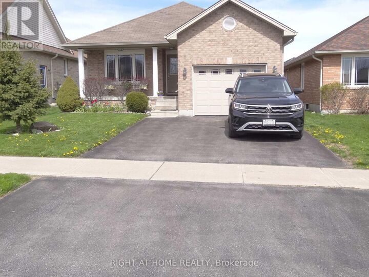 Property Photo:  14 Matchett Crescent  ON K9V 0G8 