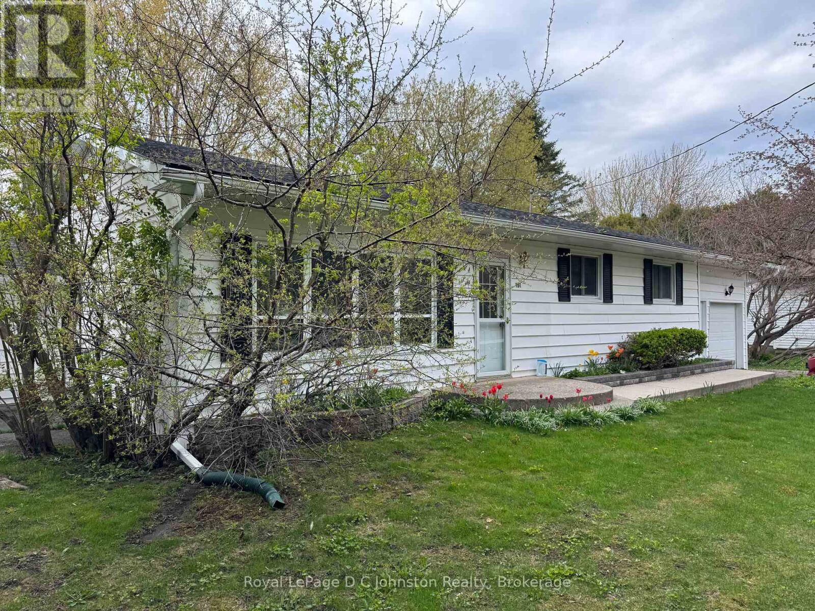 Property Photo:  191 Breadalbane Street South  ON N0H 2L0 
