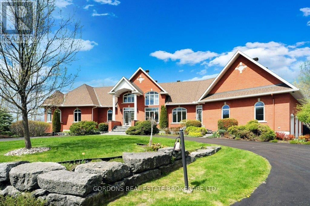 Property Photo:  2369 Lookout Drive  ON K4C 1C1 