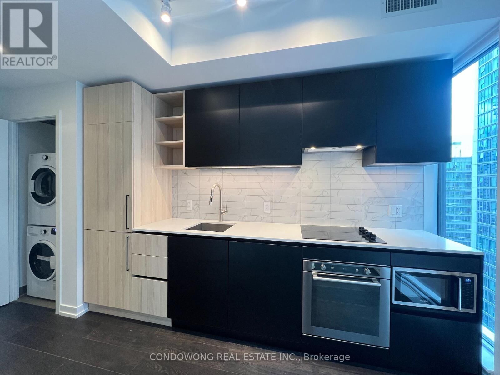 Property Photo: 55 Mercer Street 3706 ON M5V 0W4