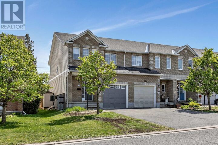 Property Photo: 49 Chantilly Gate ON K2S 2B1