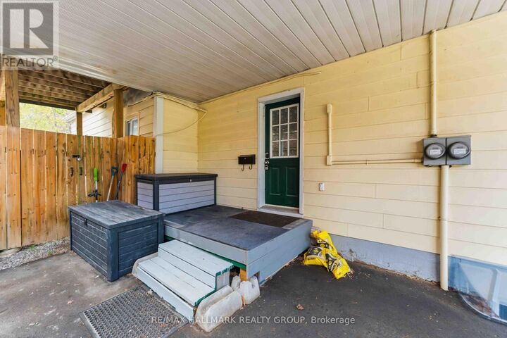 Property Photo:  24 Patro Street  ON K1N 8B1 