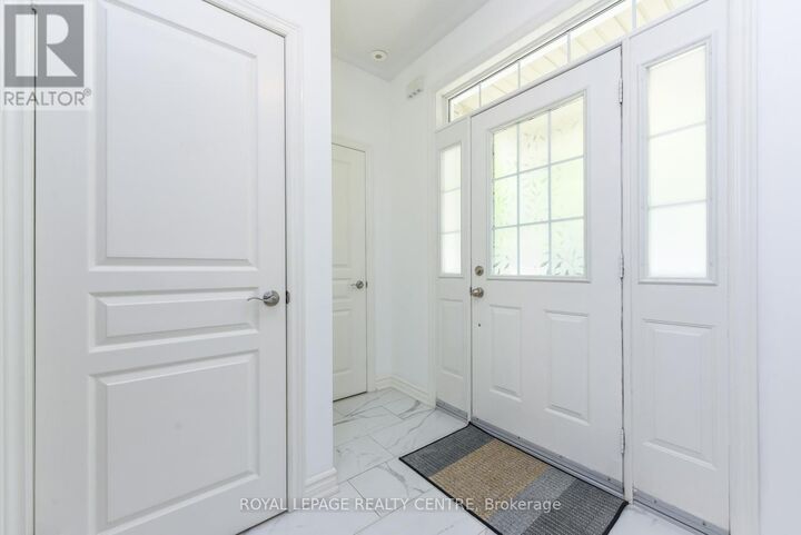 Property Photo: 60 Rosewood Avenue 210 ON L5G 4W2