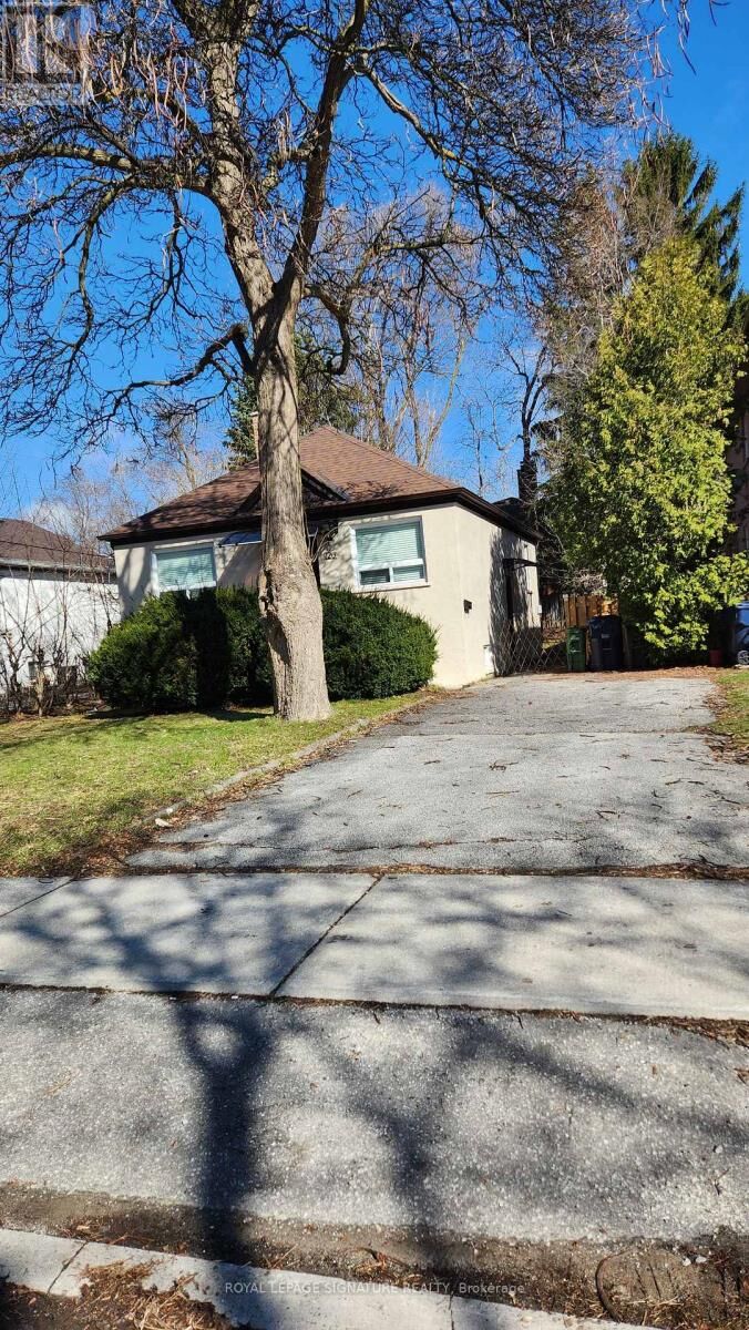 Property Photo:  126 Olive Avenue  ON M2N 4P1 