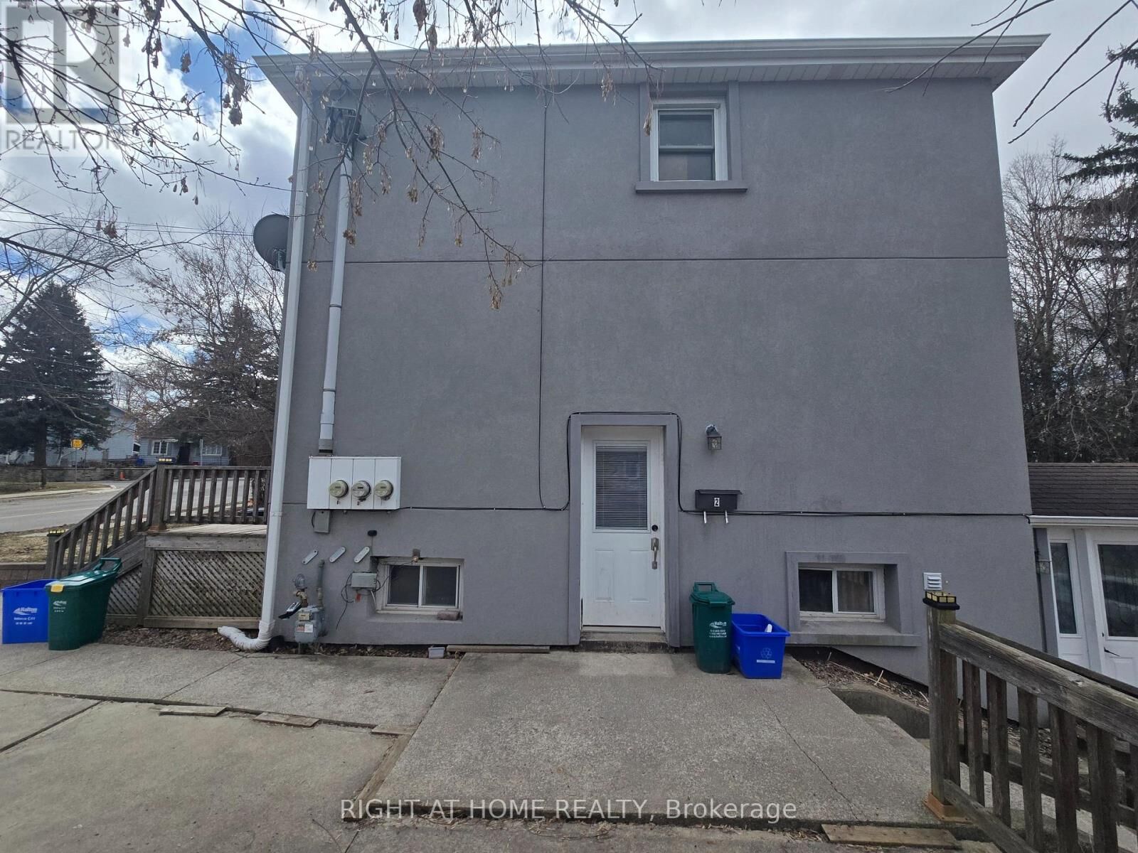 Property Photo:  18 Ewing Street 2  ON L7G 2P7 