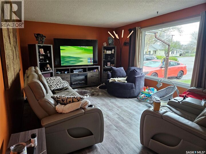 Property Photo:  1204 North Railway Street E  SK S9H 1E7 