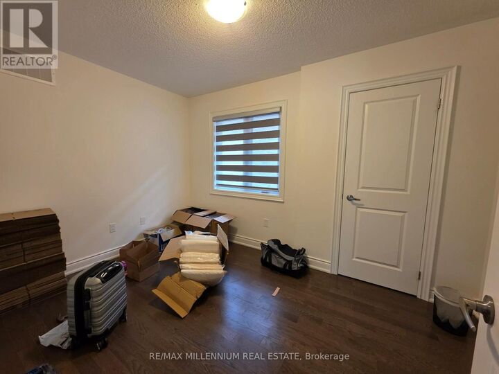Property Photo:  23 Workgreen Parkway 1  ON L6Y 6J5 