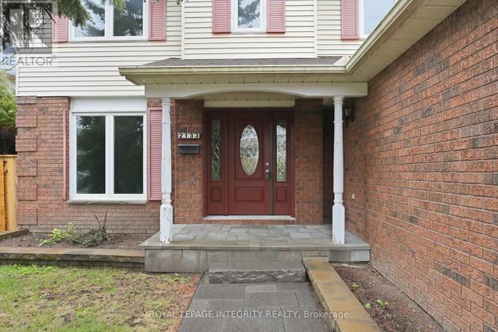 Property Photo:  2133 Lenester Avenue  ON K2A 4A9 