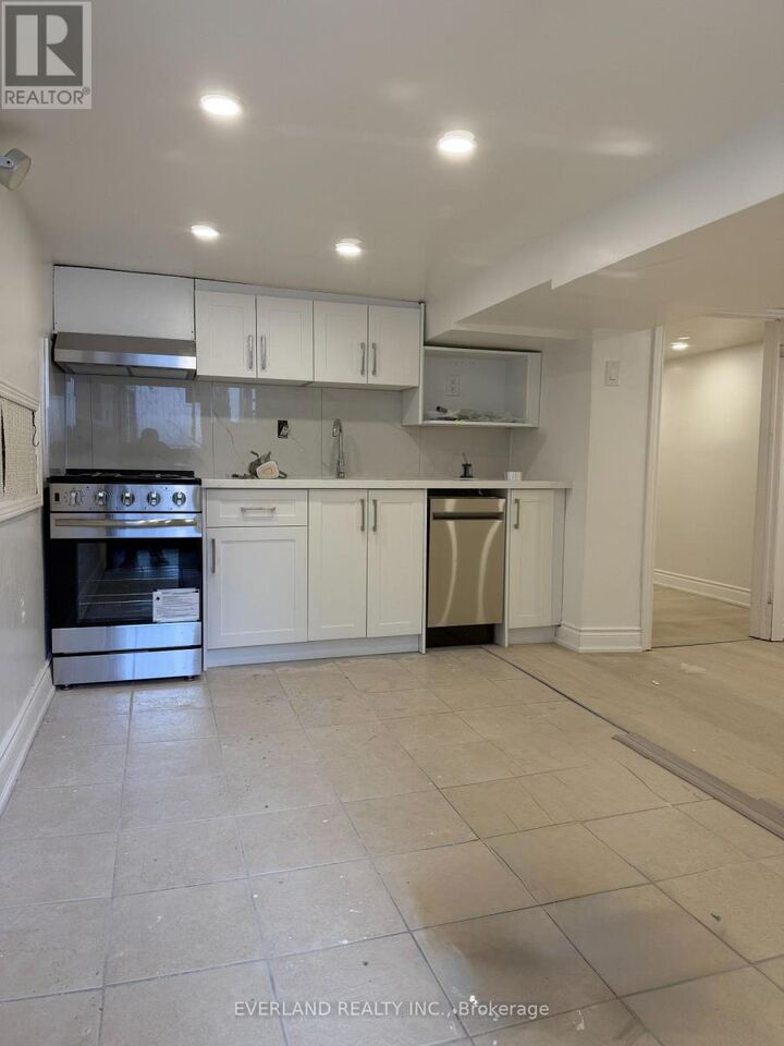 Property Photo:  247 Belgravia Avenue Lower Unit  ON M6E 2M9 