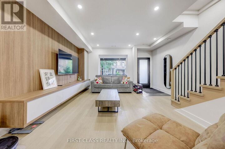 Property Photo:  431 Roxton Road  ON M6G 3R5 