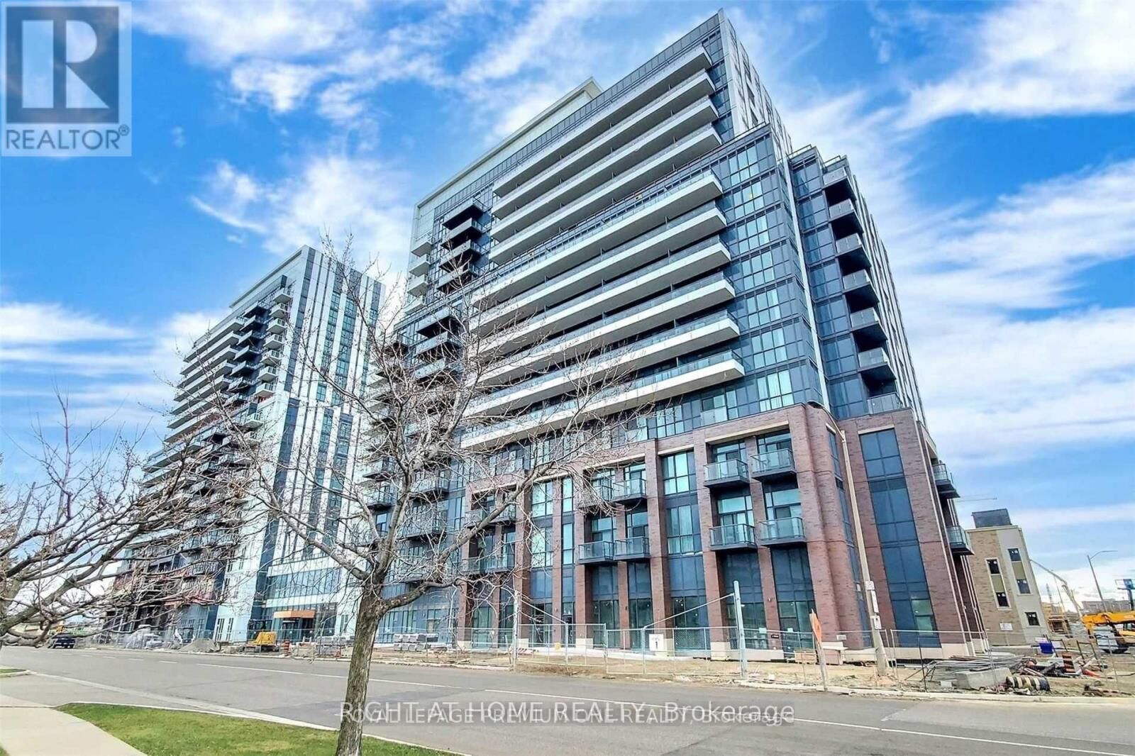 Property Photo:  10 Honeycrisp Crescent 502  ON L4K 0M7 