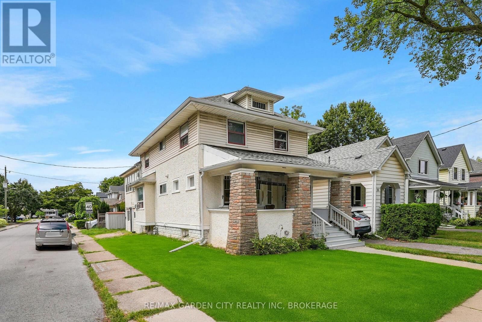 Property Photo:  213 Geneva Street  ON L2R 4P9 