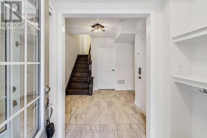 Property Photo:  10 Goldeye Street  ON L1P 0E5 