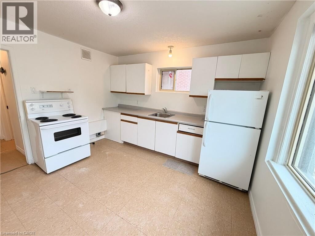 Property Photo:  124 King Street North 5B  ON N2J 2X8 