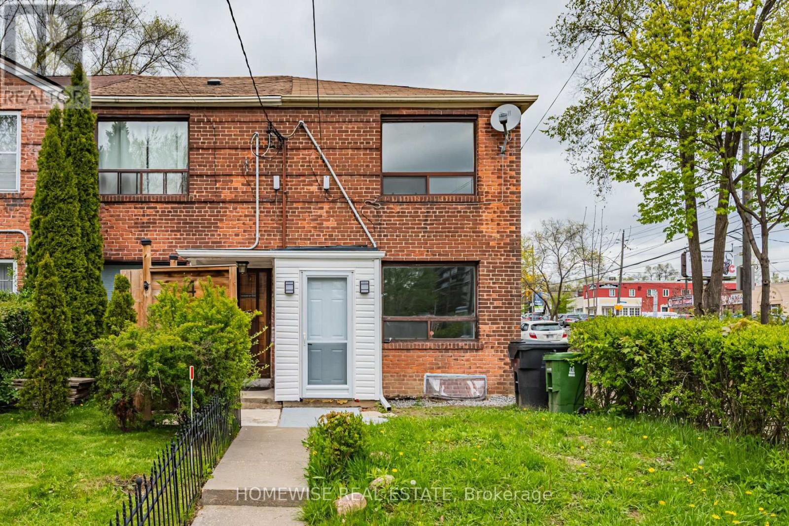 Property Photo:  2 Khedive Avenue  ON M6A 2G2 