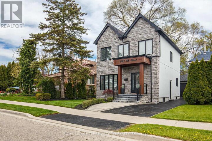 Property Photo:  888 Fourth Street  ON L5E 1J6 