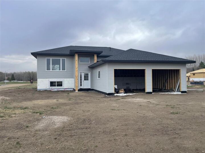 20 Kingsnorth Bay — photo 1