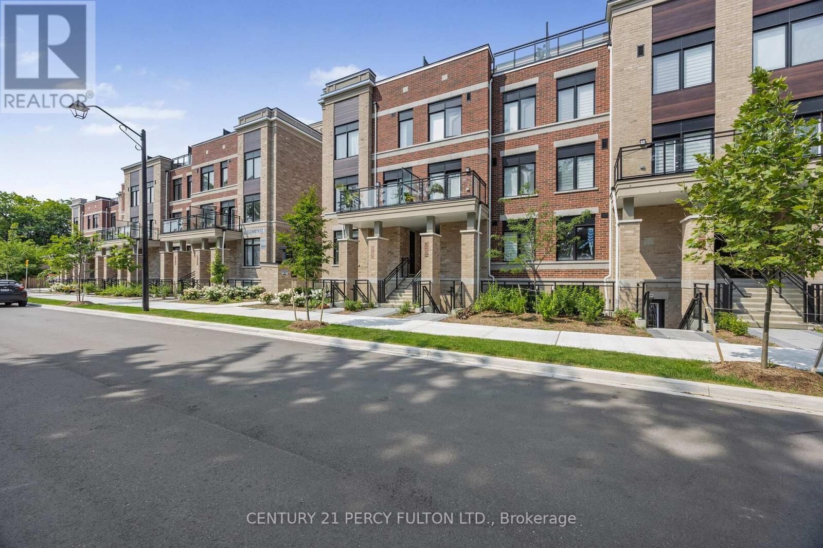 Property Photo: 58 Elizabeth Street South 2208 ON L4C 5W2