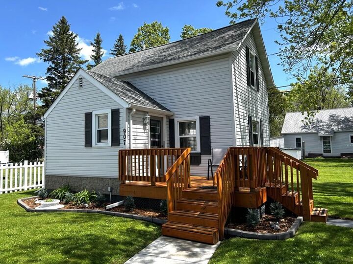 Property Photo: 907 N 3rd Avenue WI 54401