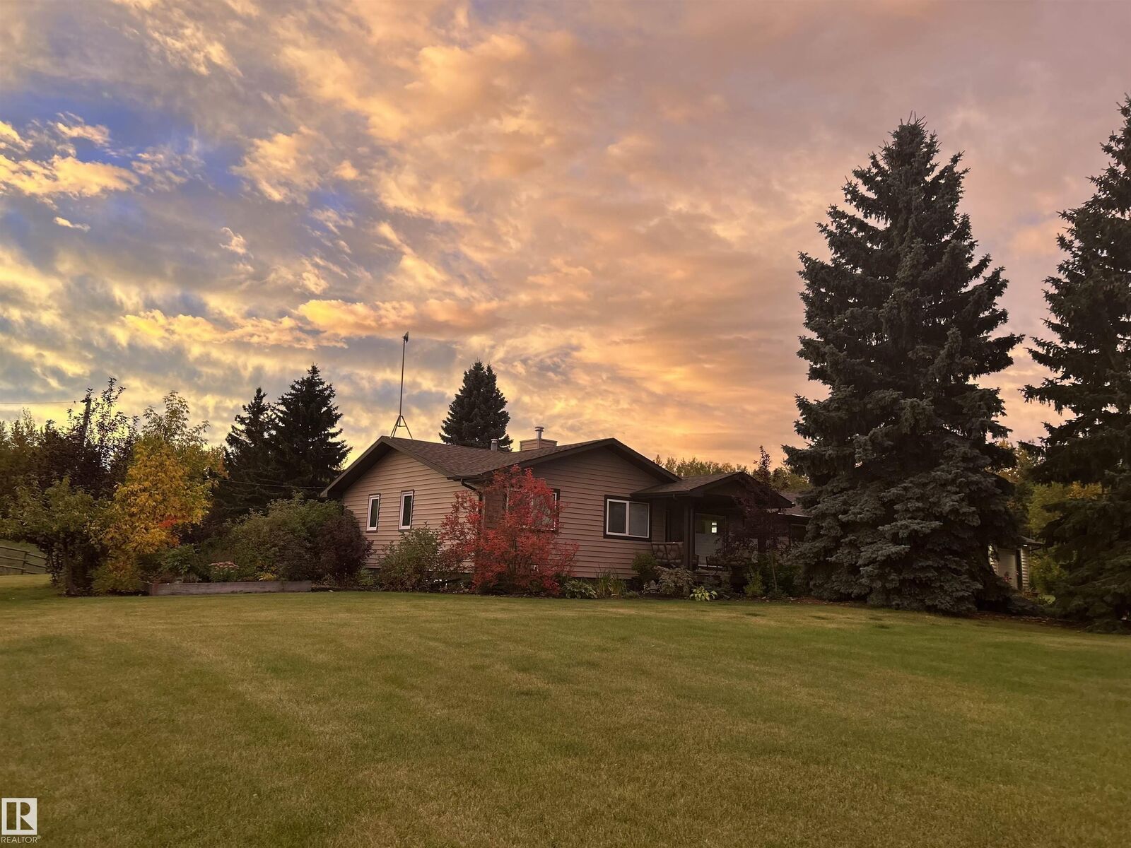 Property Photo:  22245 Twp Road 512  AB T8C 1H2 
