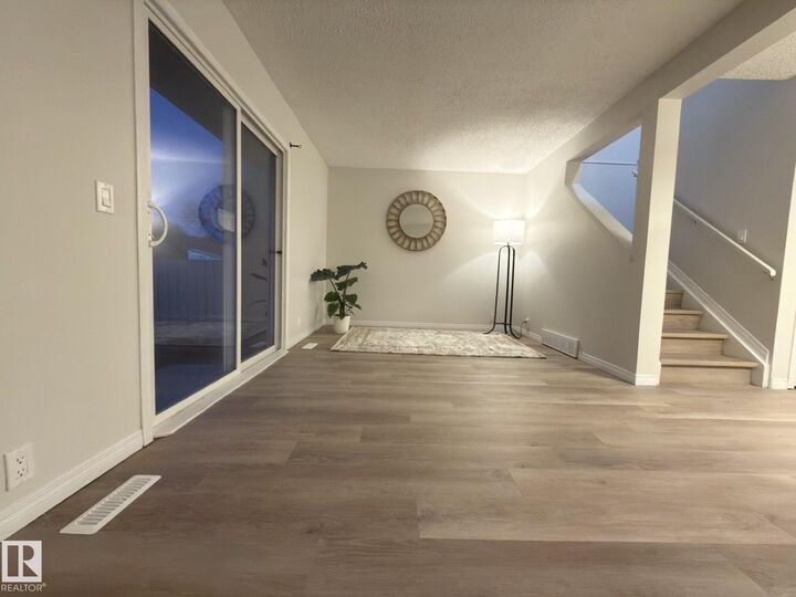 Property Photo:  18010 98 Avenue NW 14  AB T5T 3H6 