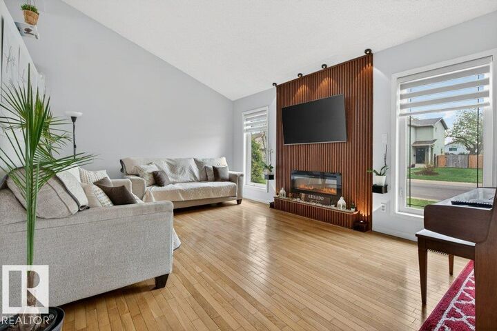Property Photo:  157 Kiniski Crescent NW  AB T6L 5E2 