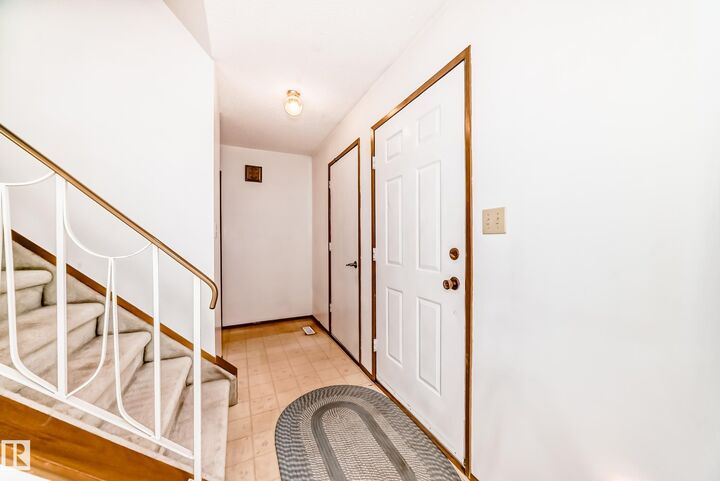 Property Photo:  9528 189 Street NW  AB T5T 5L3 