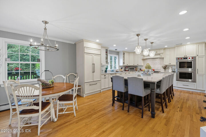 Property Photo:  25 Buxton Lane  CT 06878 