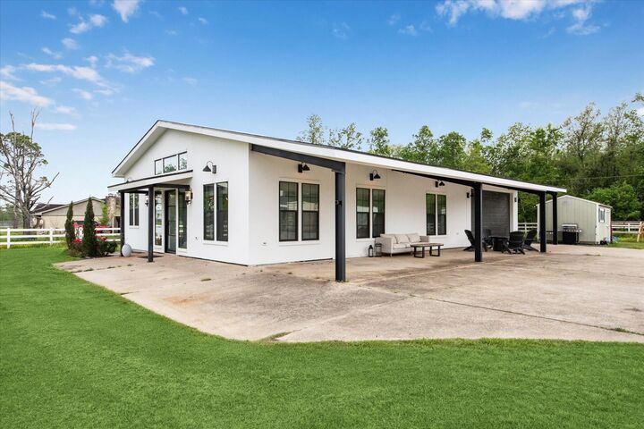 Property Photo:  17810 County Road 125  TX 77581 