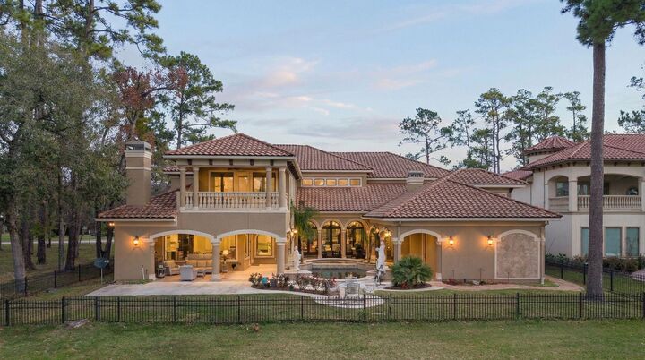 Property Photo: 16502 Glorietta Turn TX 77068
