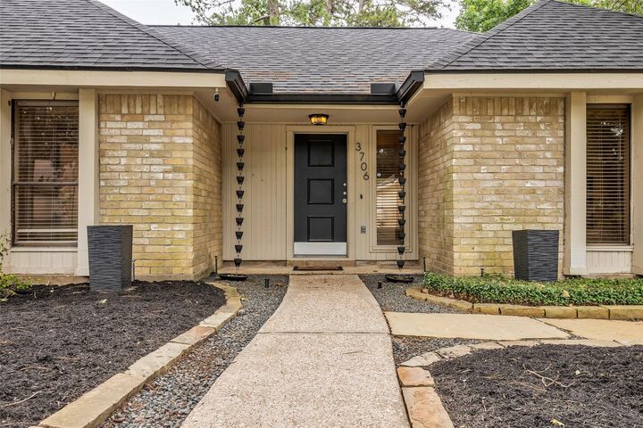 Property Photo: 3706 Glenwood Springs Drive TX 77345