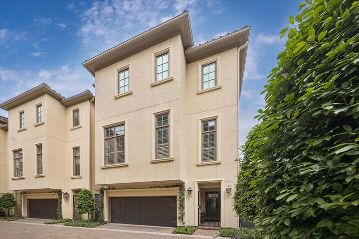 Property Photo:  2407 Brazoria Street A  TX 77019 