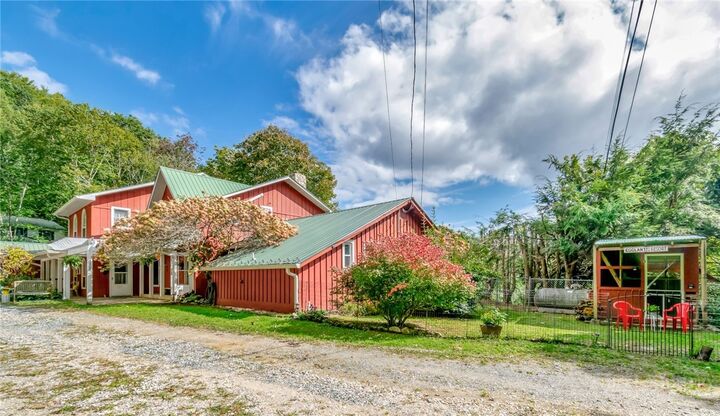 Property Photo:  2209 Sugar Mountain 2 Road  NC 28657 