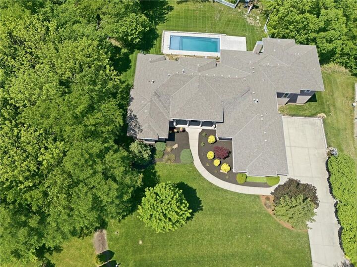 Property Photo:  6930 NW White Pine Circle  MO 64152 