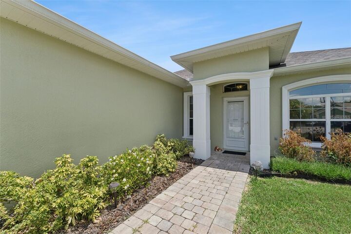 Property Photo:  1019 Robin Lane  FL 33884 